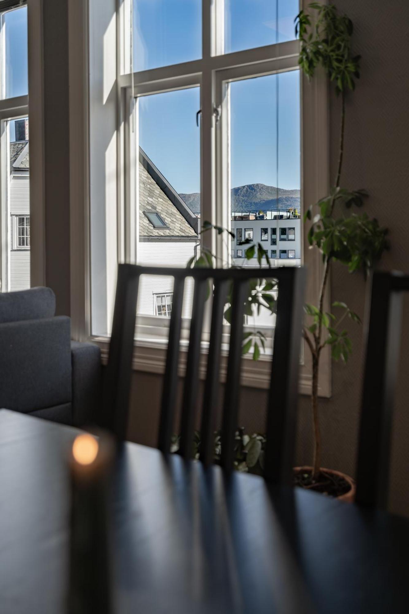 Sunny Apartment In Alesund City Exterior photo