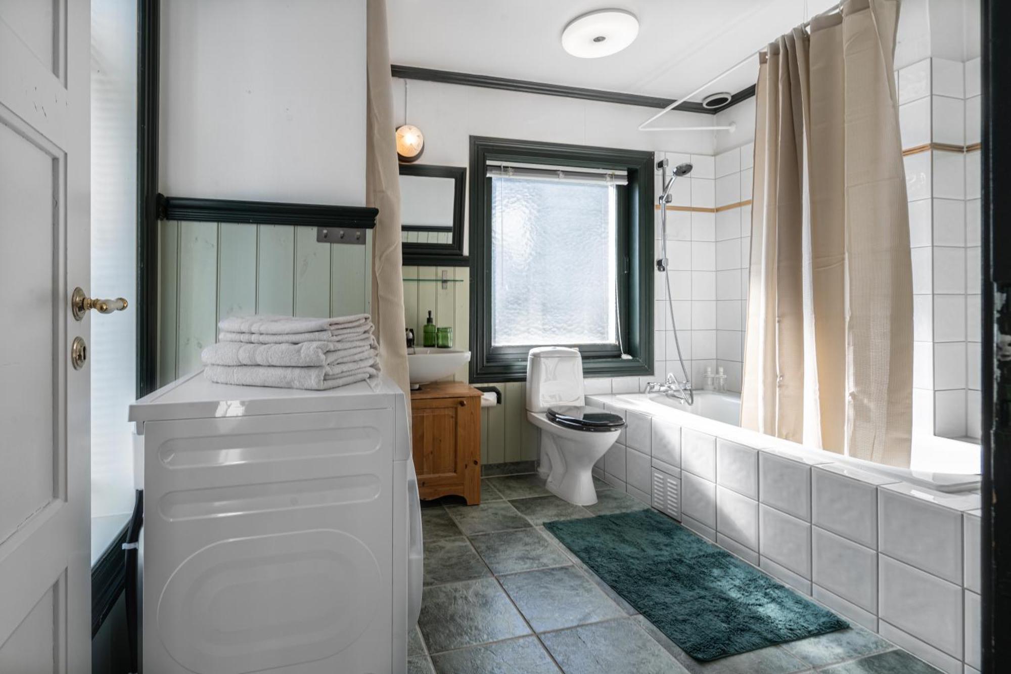 Sunny Apartment In Alesund City Exterior photo