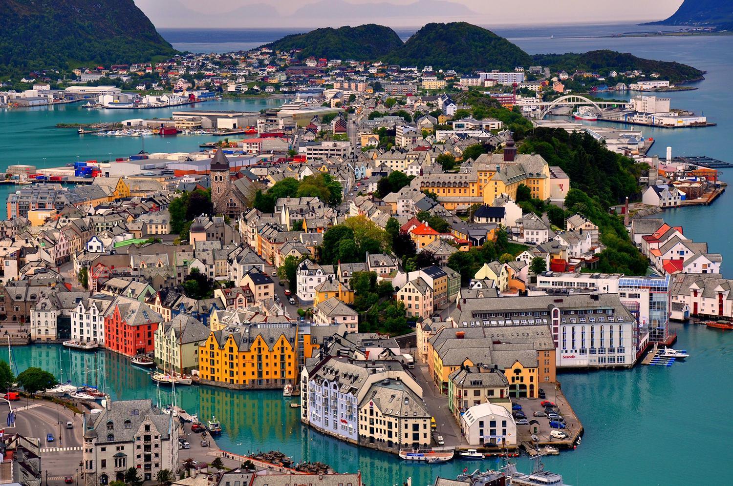 Sunny Apartment In Alesund City Exterior photo