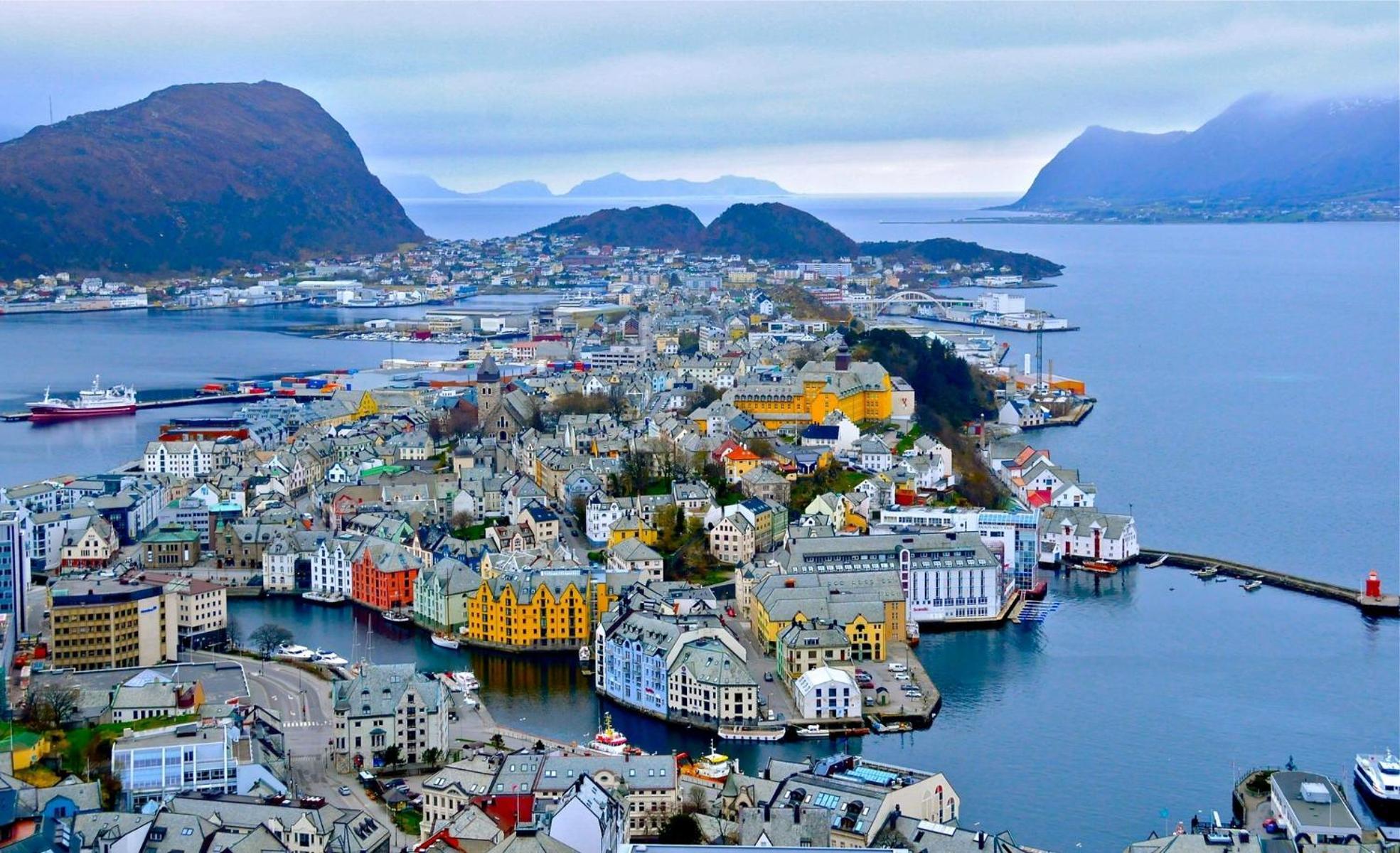 Sunny Apartment In Alesund City Exterior photo